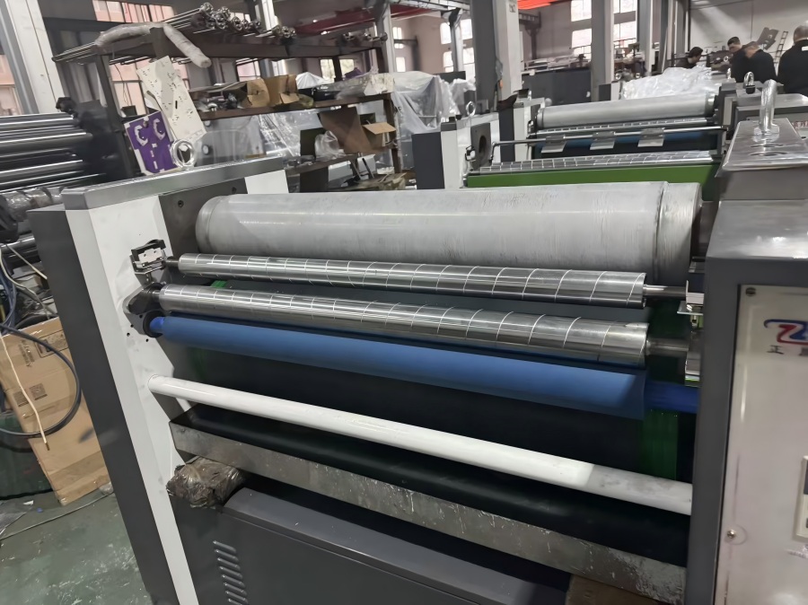 NEW STAR's YF-920C prægemaskine i industriel kvalitet i produktion!